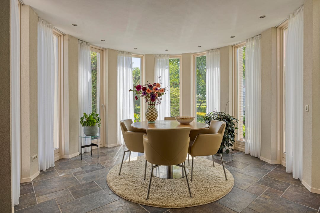 Unique Villa with Delightful Garden — 13