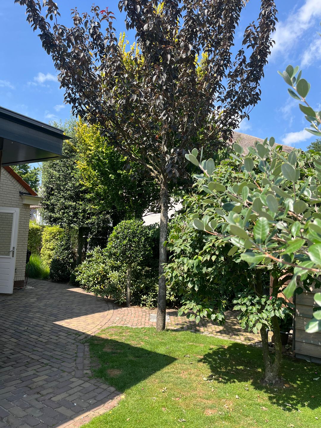 Unique Villa with Delightful Garden — 68
