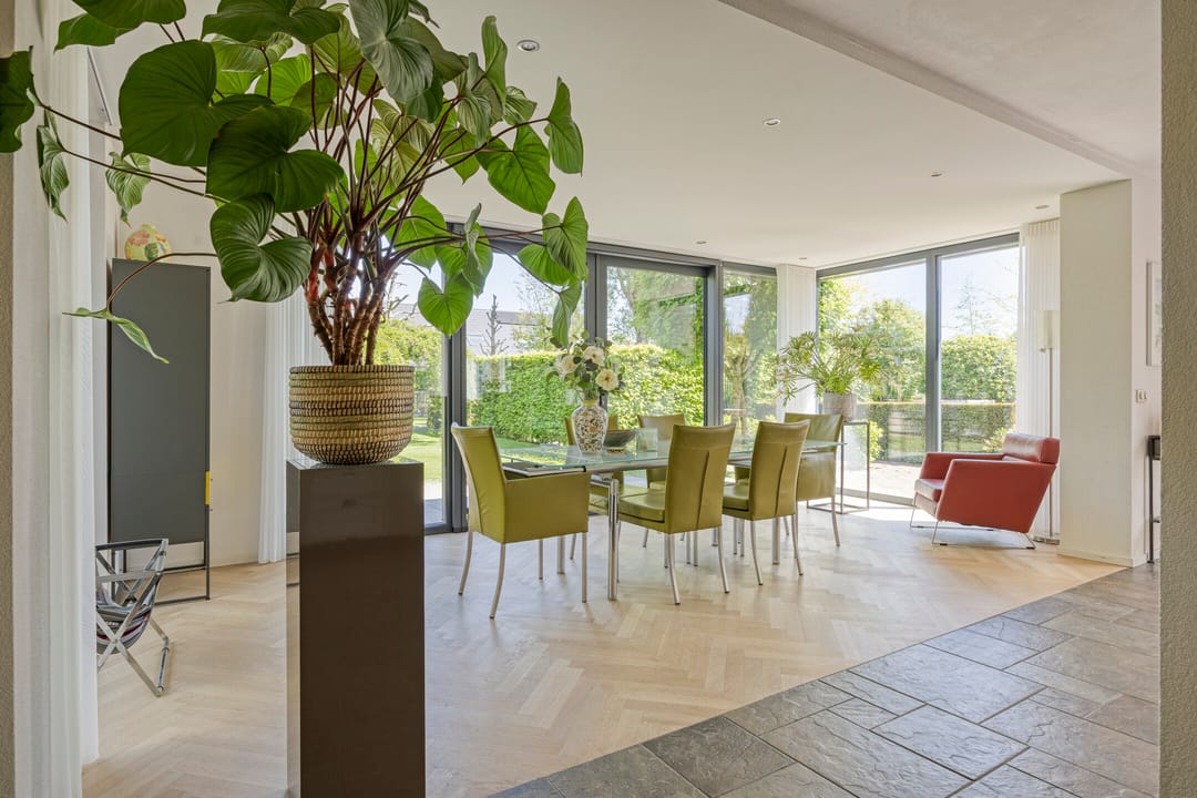 Unique Villa with Delightful Garden — 17