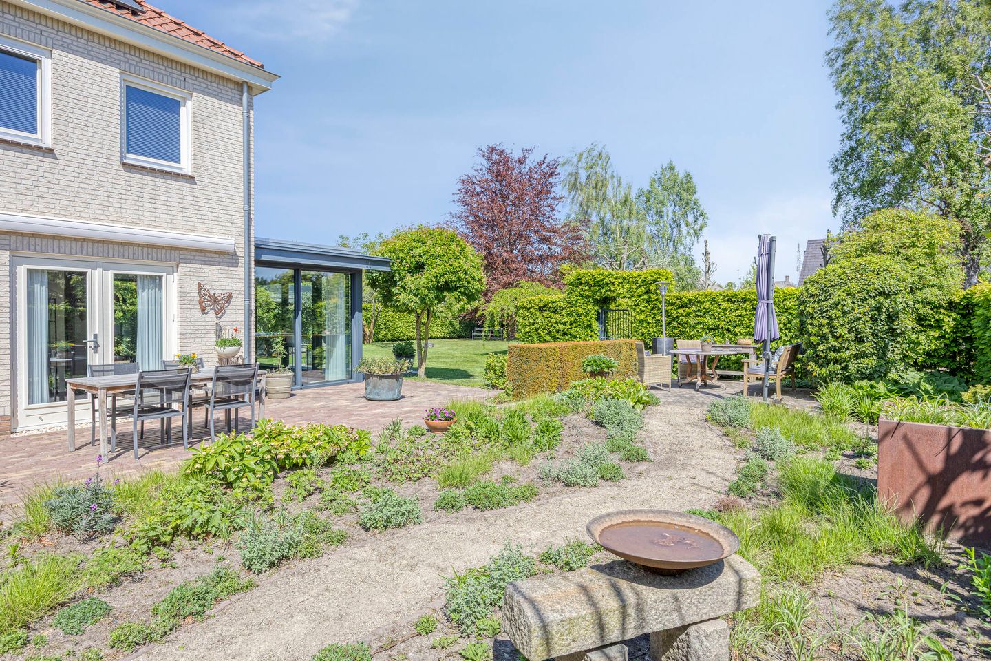 Unique Villa with Delightful Garden — 59