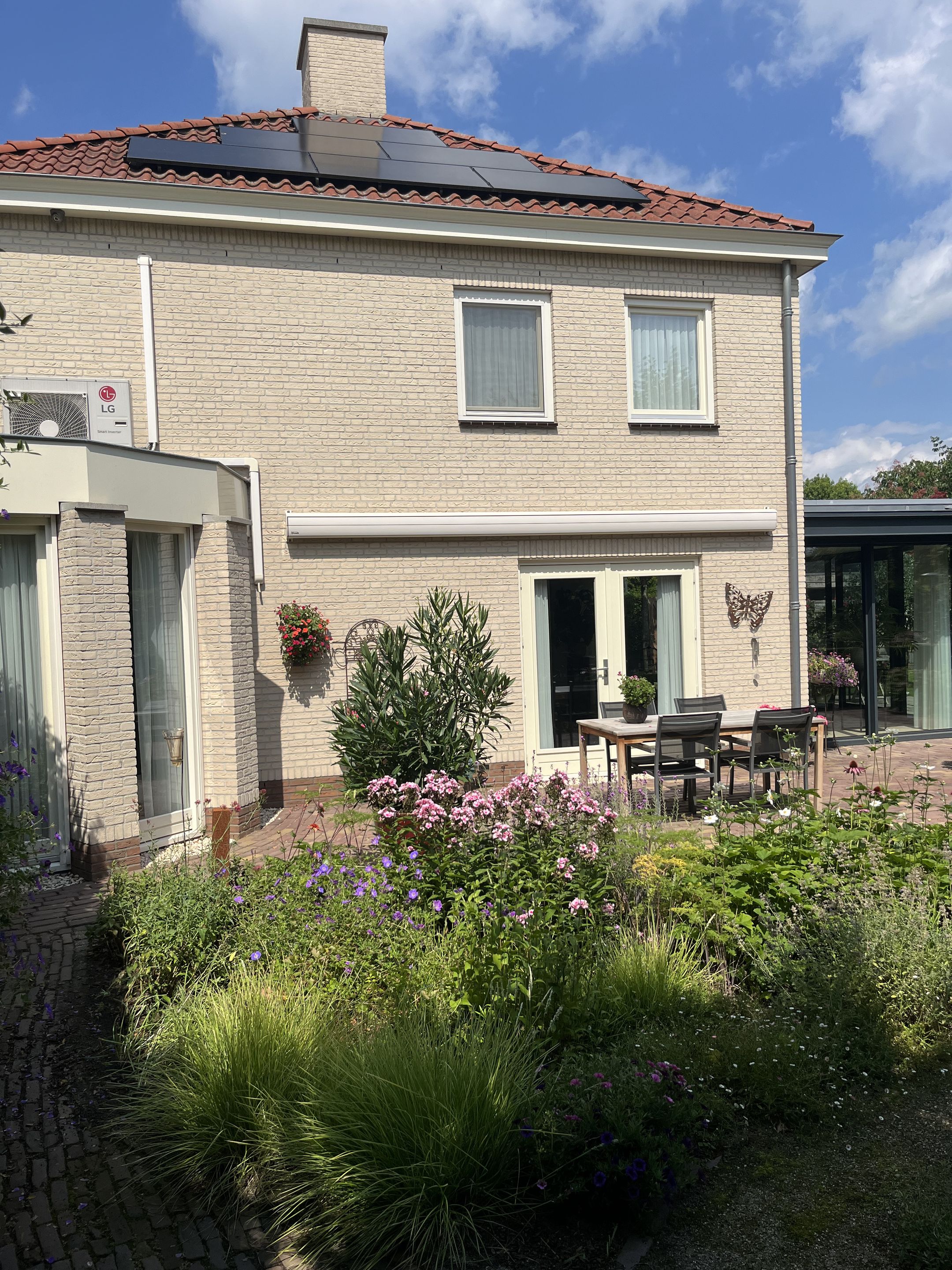 Unique Villa with Delightful Garden — 72