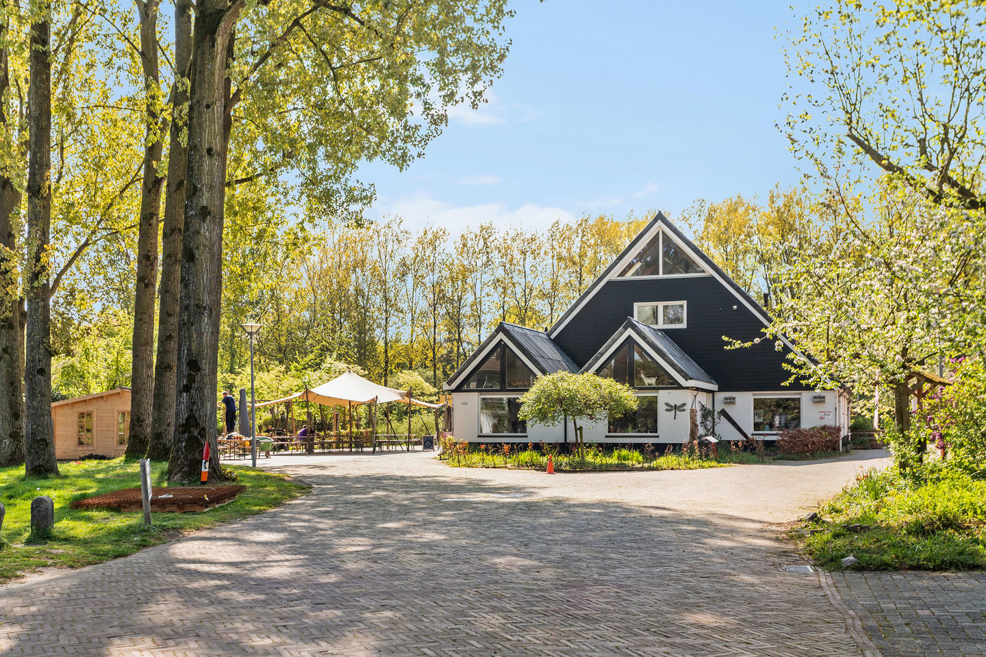 Spacious and well-maintained maisonnette with green views and southeast-facing garden in Lunetten — 35
