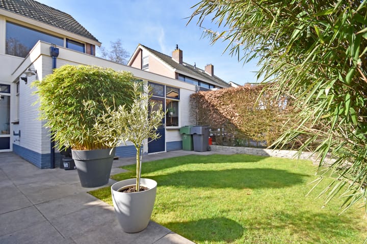 Tussenwoning te koop: Joh. Falkenastraat 41, Burgum