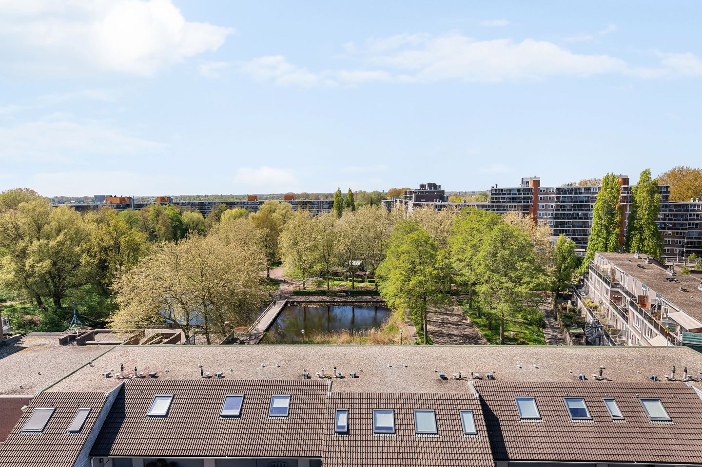 Spacious Penthouse with Panoramic Views and West-Facing Balcony in Haarlem — 14