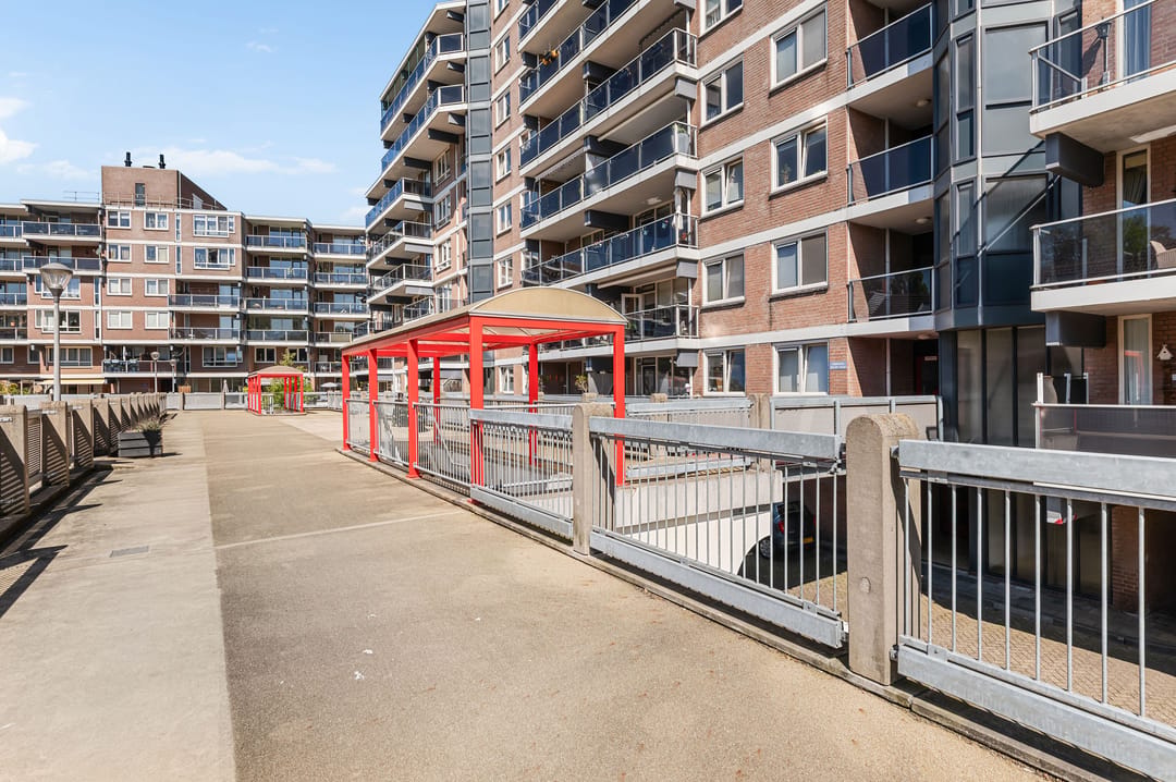 Spacious Penthouse with Panoramic Views and West-Facing Balcony in Haarlem — 22