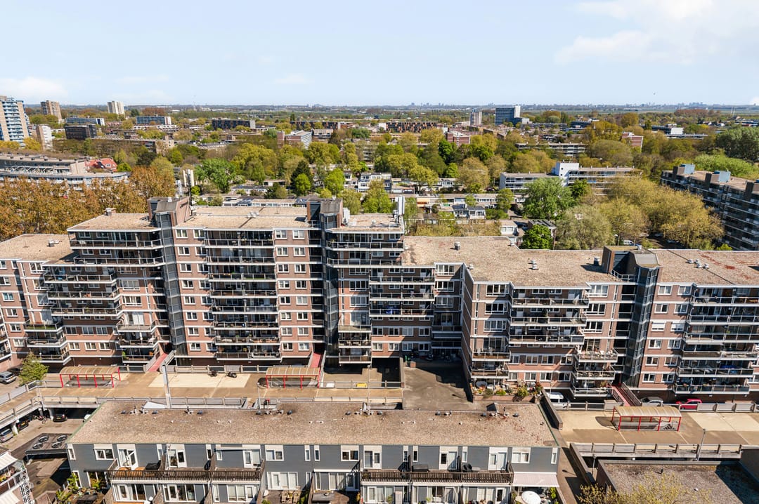 Spacious Penthouse with Panoramic Views and West-Facing Balcony in Haarlem — 26
