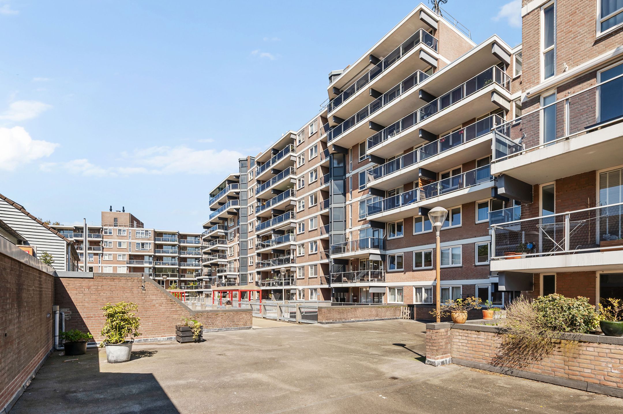 Spacious Penthouse with Panoramic Views and West-Facing Balcony in Haarlem — 24