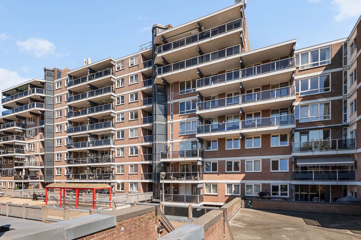 Spacious Penthouse with Panoramic Views and West-Facing Balcony in Haarlem — 25