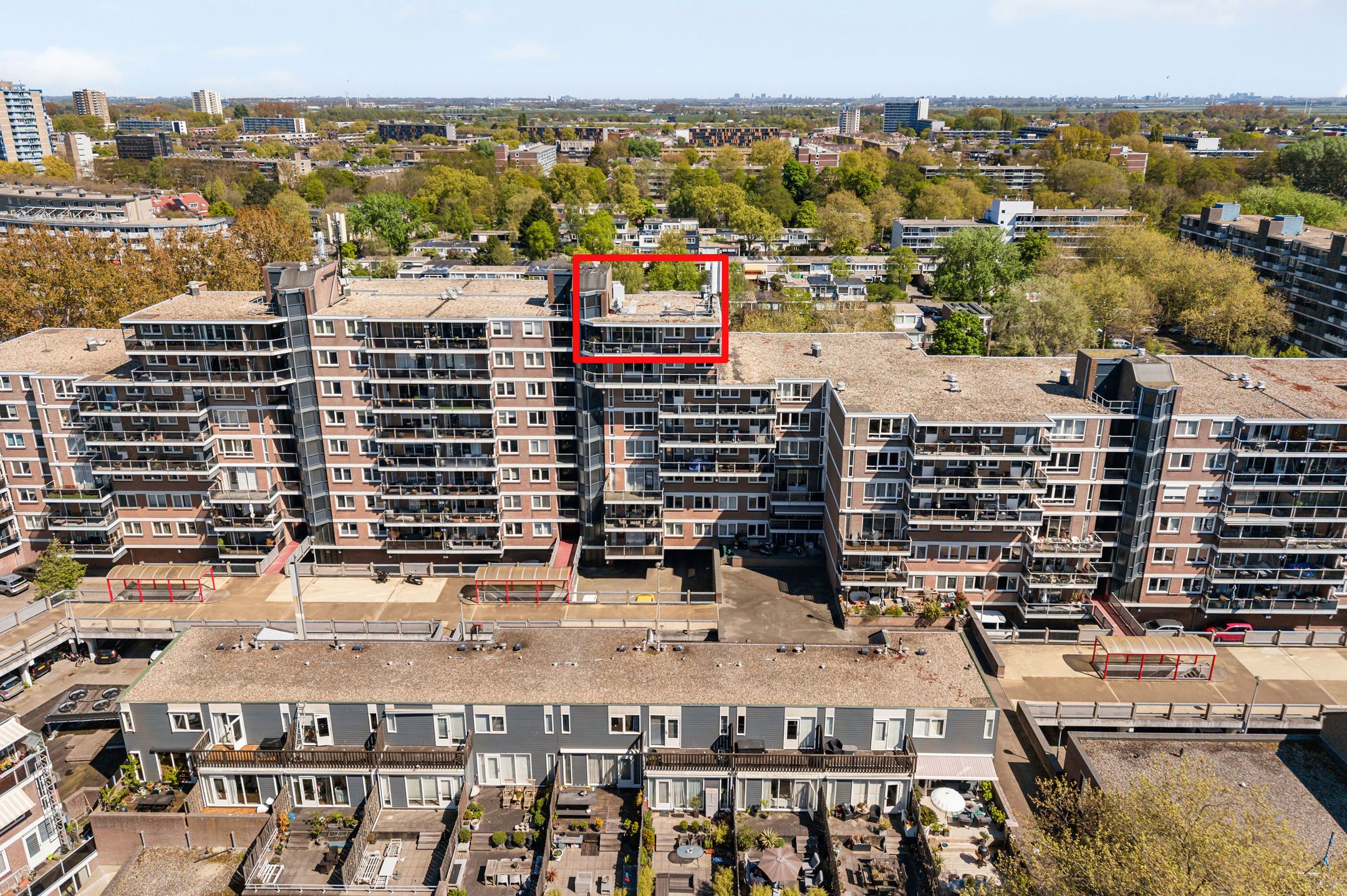 Spacious Penthouse with Panoramic Views and West-Facing Balcony in Haarlem — 27
