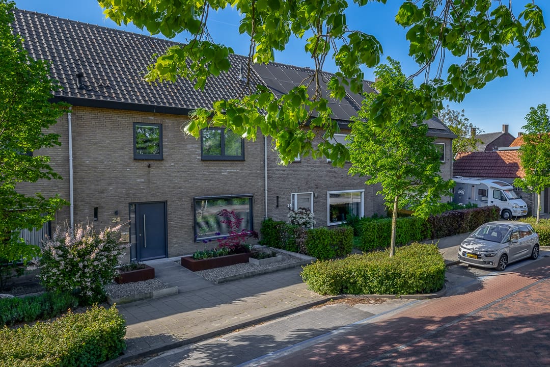 Moderne instapklare geschakelde woning met ruime woonareas