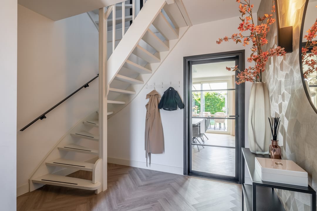 Modern Move-in Ready Terraced Home with Spacious Living Areas — 16