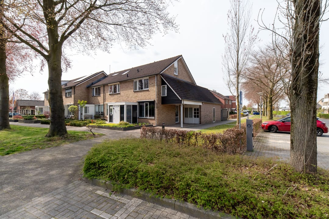 Photo 2 of Pastoor Petersstraat 54