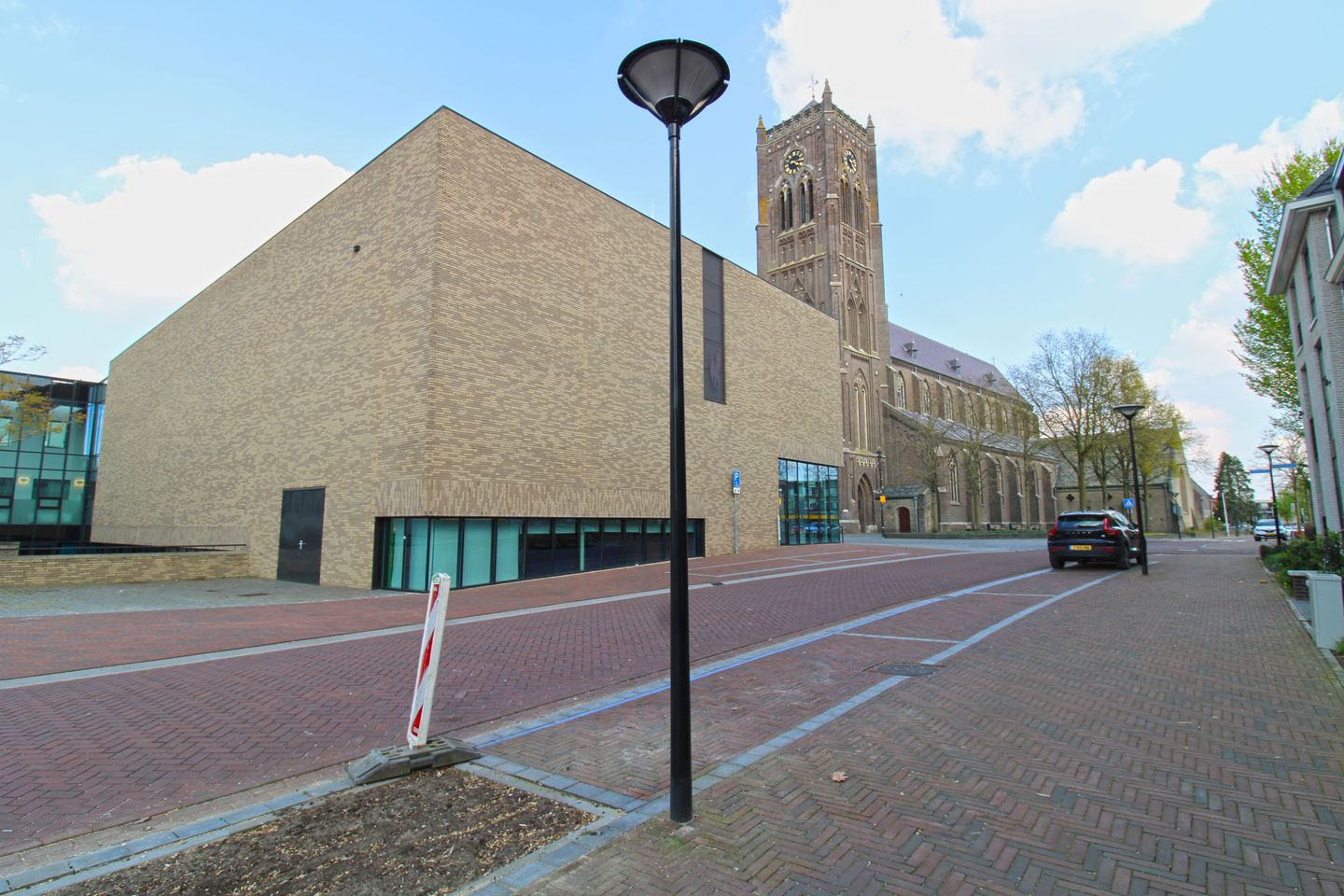 View photo 4 of Oranjeboomstraat 3