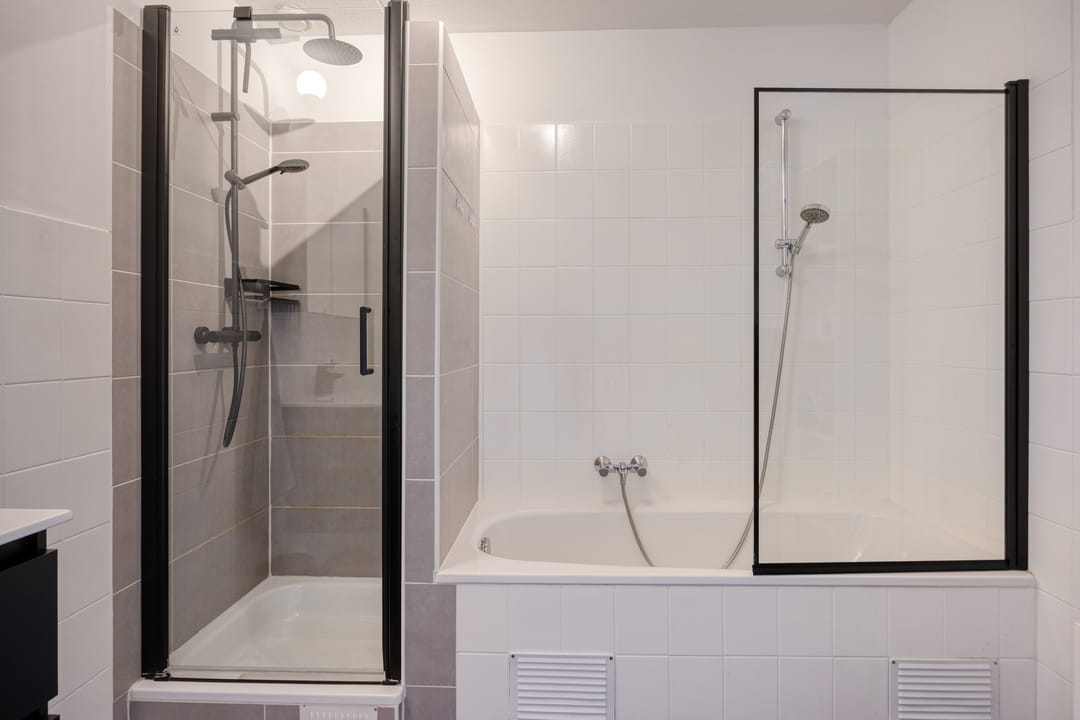 Spacious Apartment with Two Bathrooms on Kop van Zuid — 17