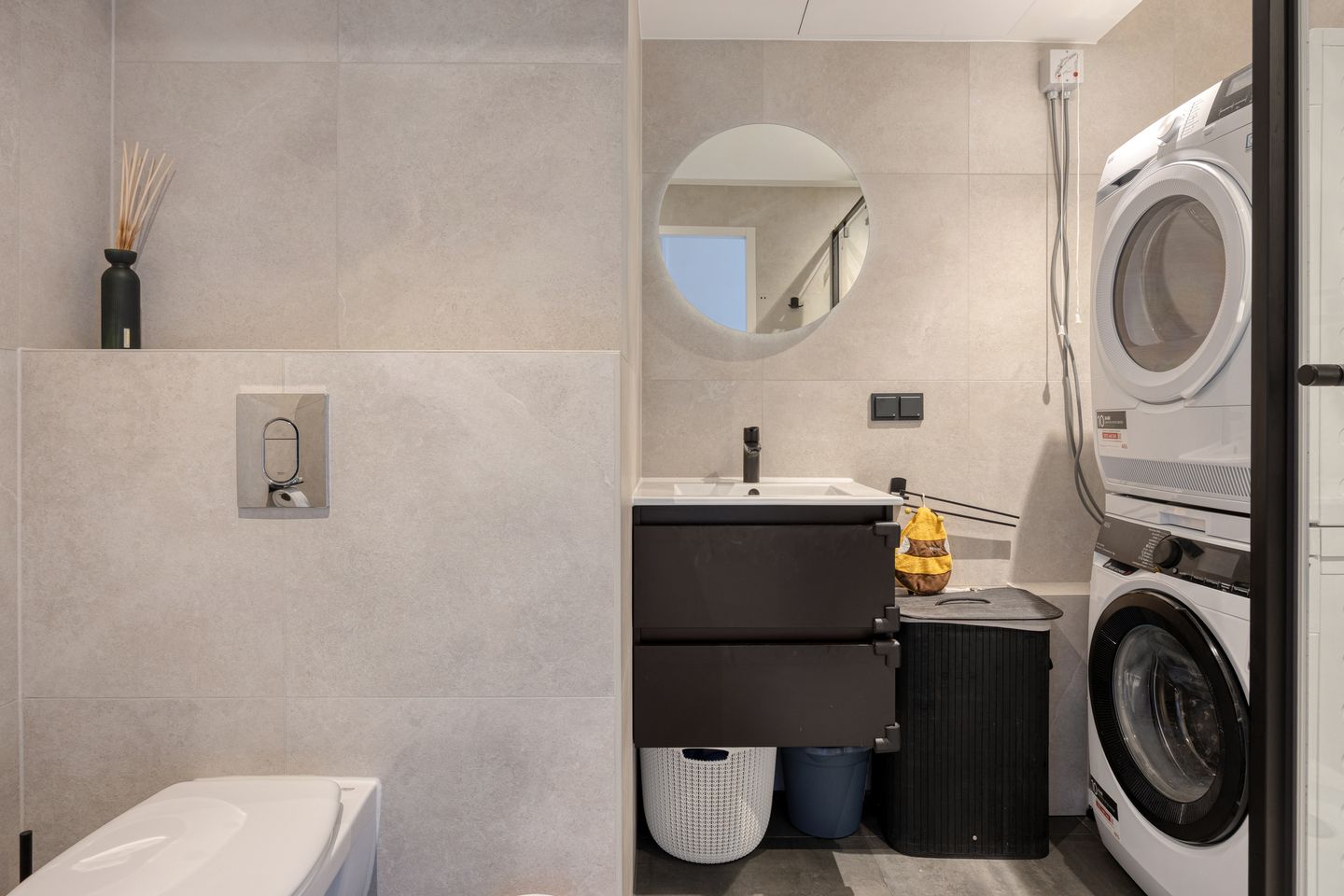 Spacious Apartment with Two Bathrooms on Kop van Zuid — 20
