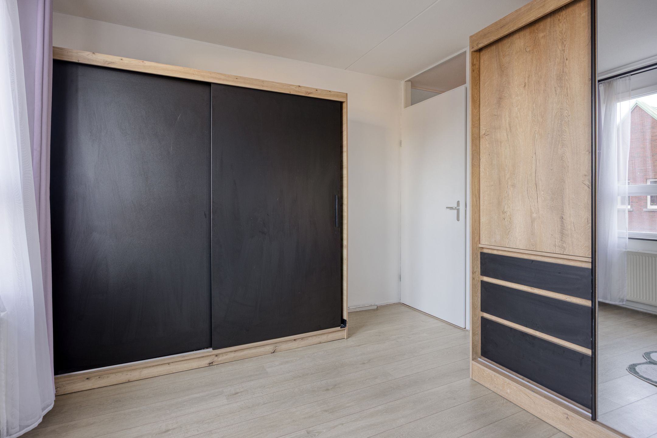 Spacious Apartment with Two Bathrooms on Kop van Zuid — 24
