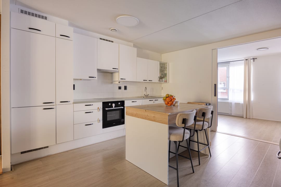 Spacious Apartment with Two Bathrooms on Kop van Zuid — 13
