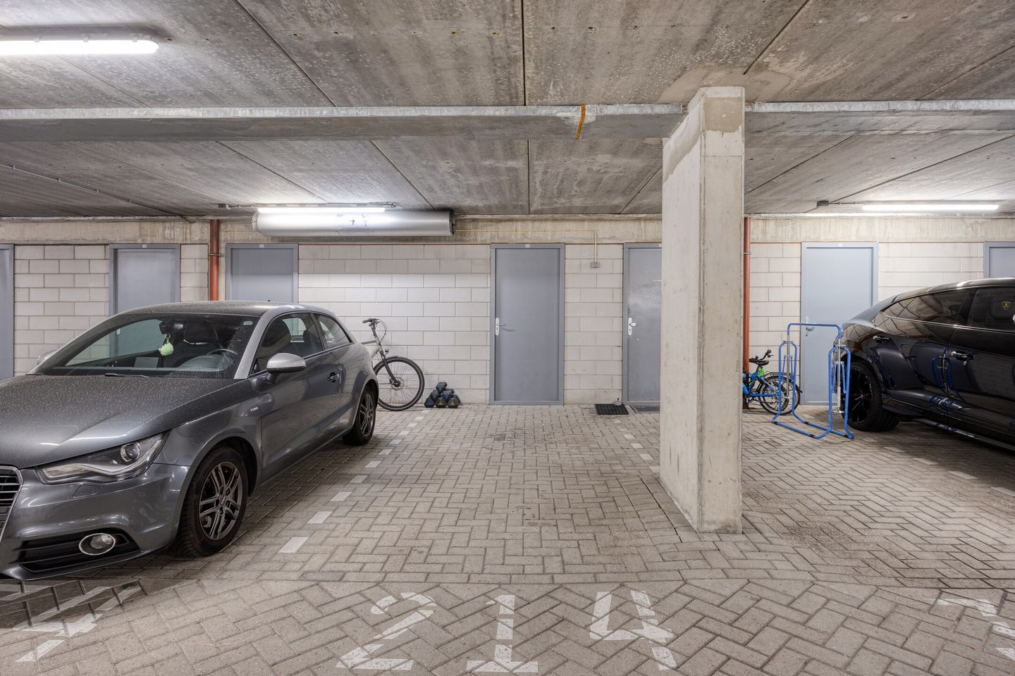 Spacious Apartment with Two Bathrooms on Kop van Zuid — 25