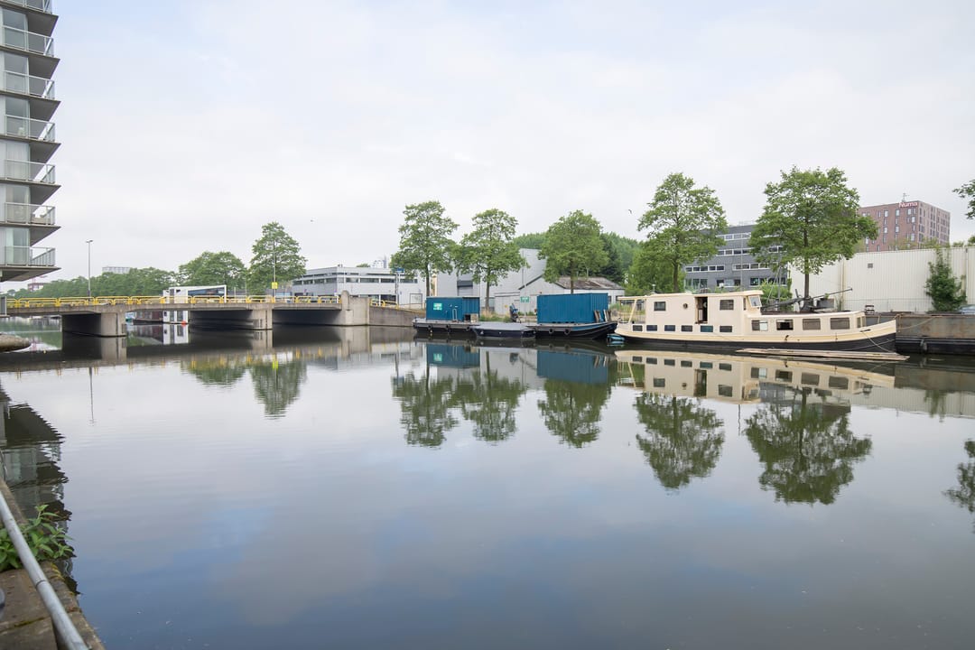 Spacious Corner Apartment with Parking and Flevopark View in Indische Buurt-Oost — 41