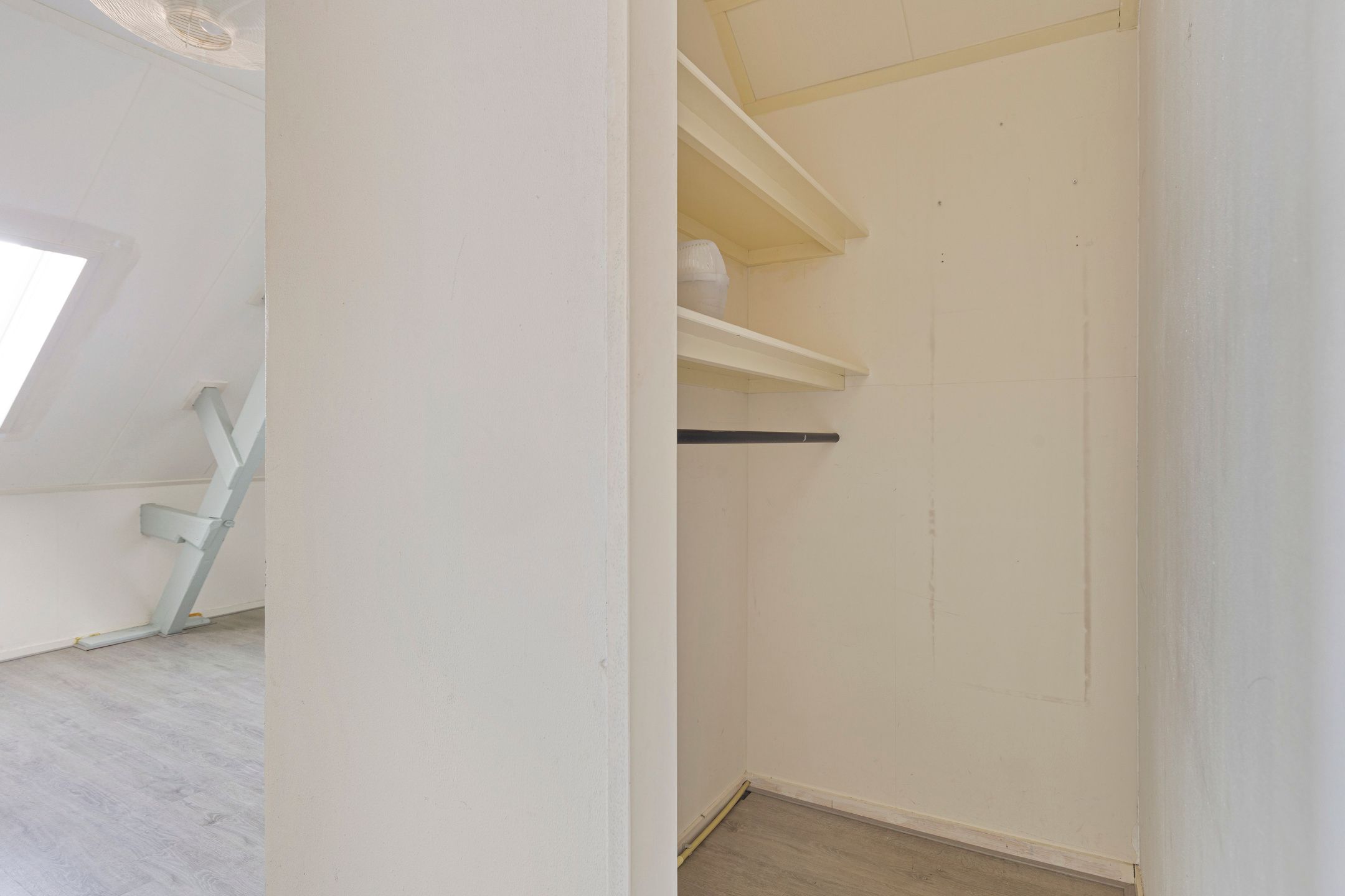Charming upper floor apartment in Arnhem's vibrant city center with renovation potential — 15
