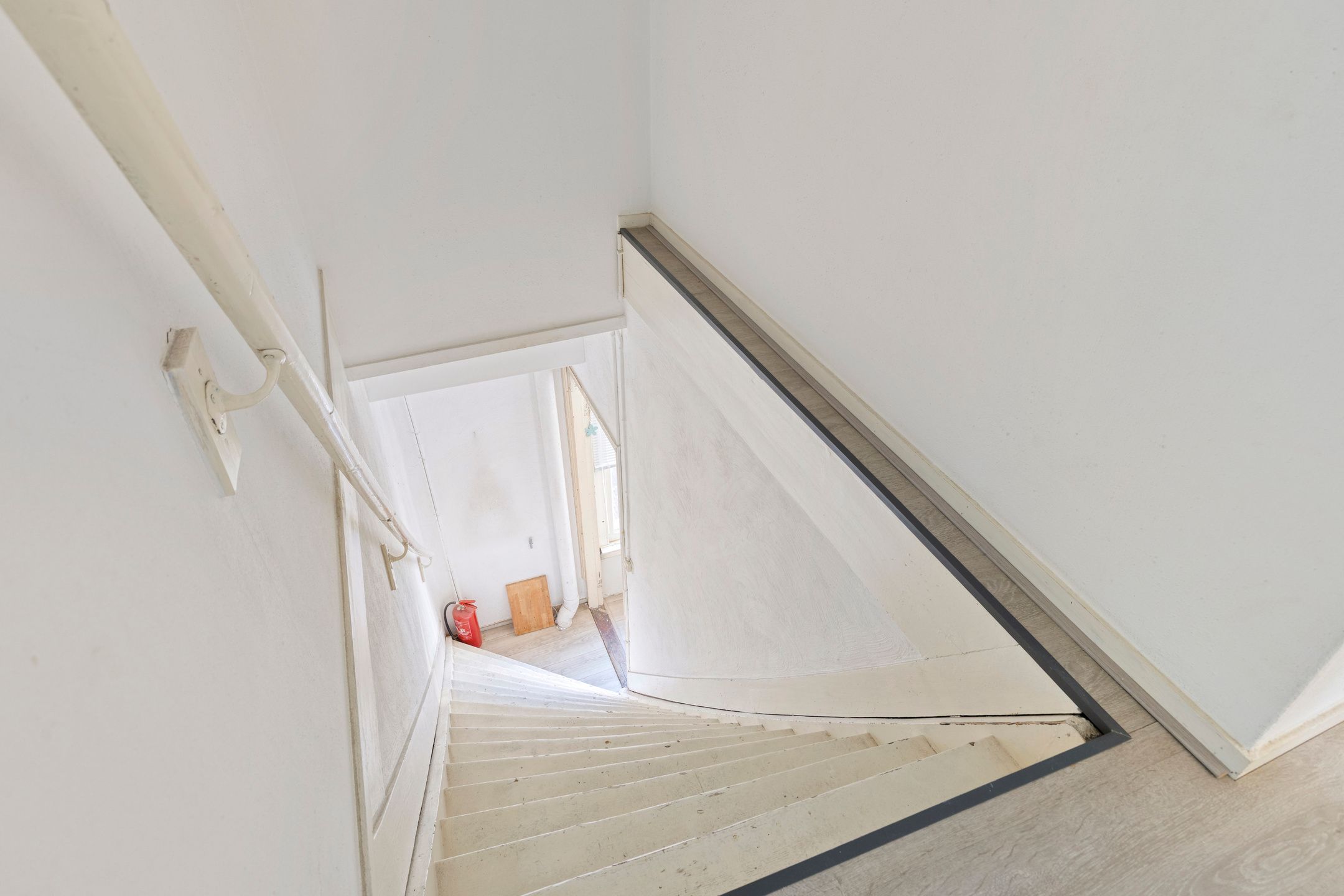 Charming upper floor apartment in Arnhem's vibrant city center with renovation potential — 12