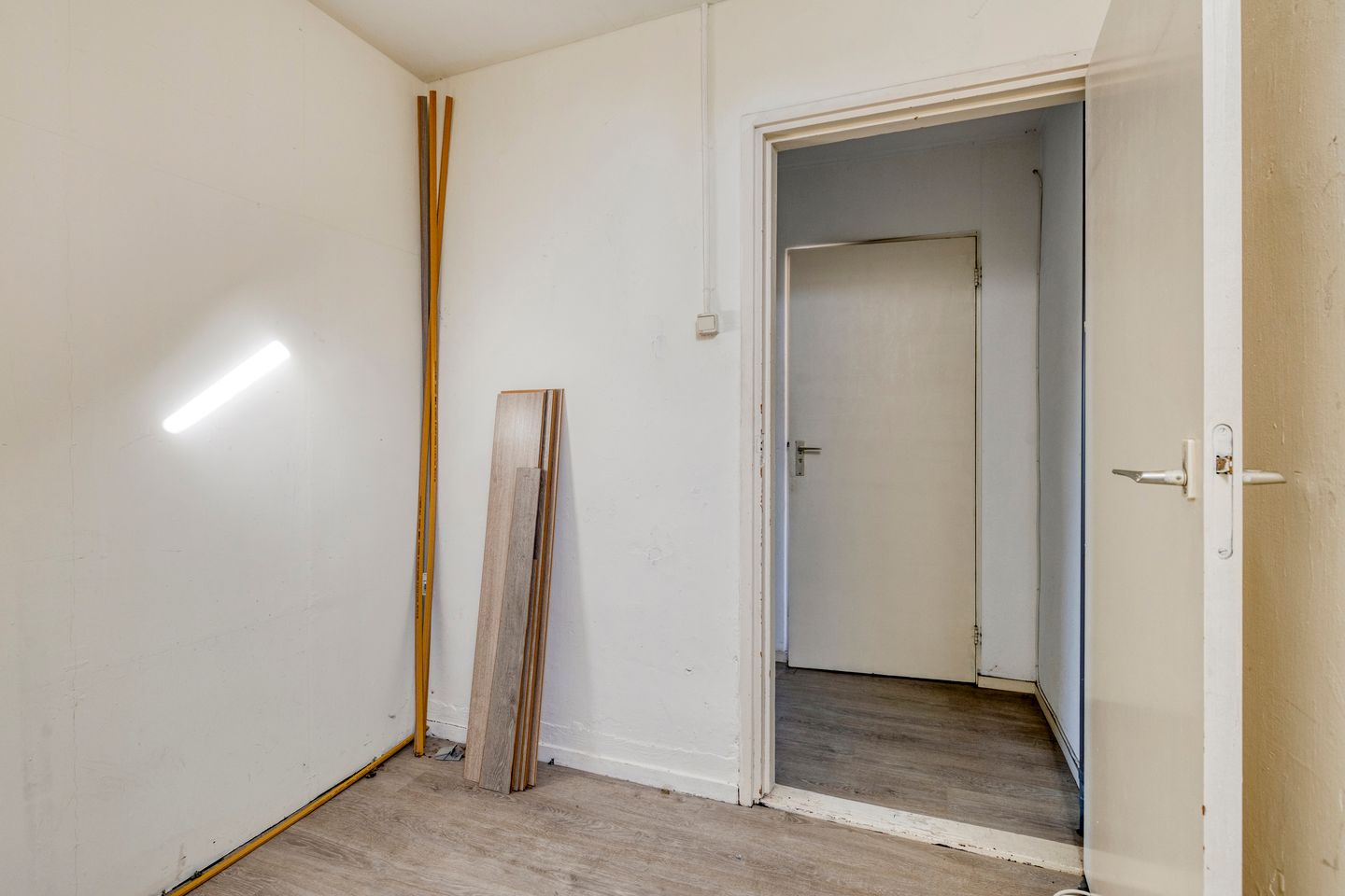 Charming upper floor apartment in Arnhem's vibrant city center with renovation potential — 19