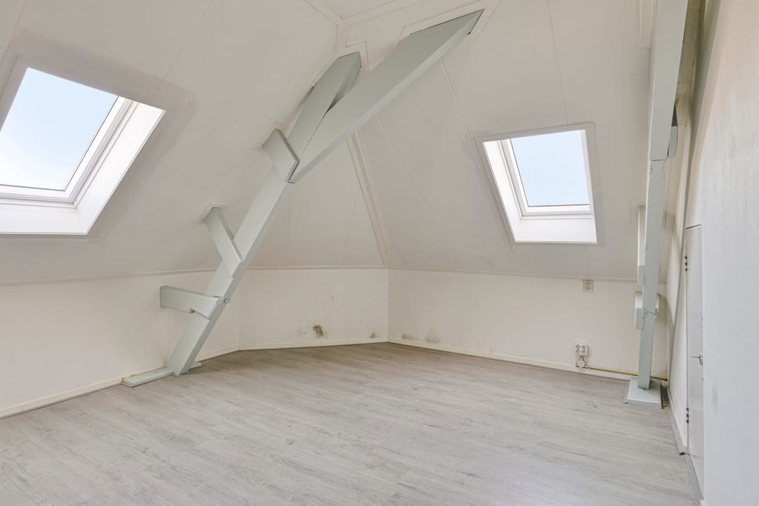 Charming upper floor apartment in Arnhem's vibrant city center with renovation potential — 13