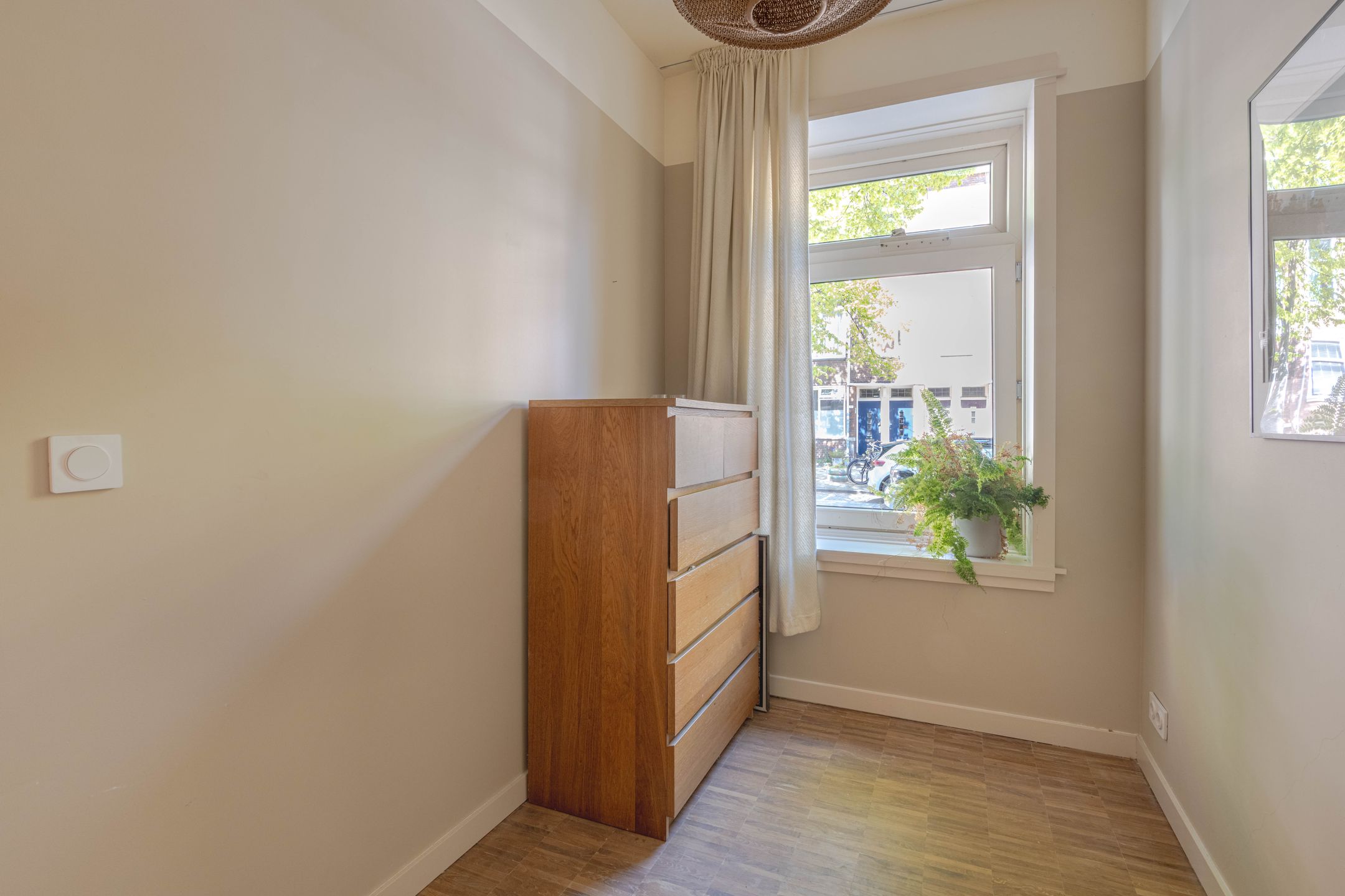 Stylish Renovated Ground Floor Apartment with Sunny South-Facing Garden in Oud Mathenesse — 21