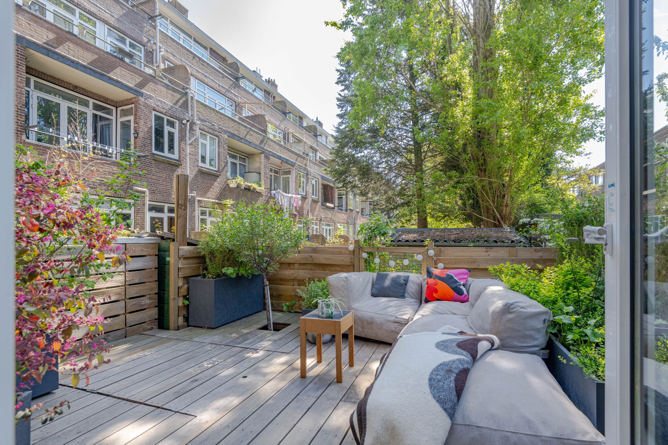 Stylish Renovated Ground Floor Apartment with Sunny South-Facing Garden in Oud Mathenesse — 24