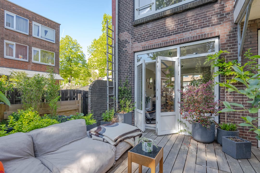 Stylish Renovated Ground Floor Apartment with Sunny South-Facing Garden in Oud Mathenesse — 23
