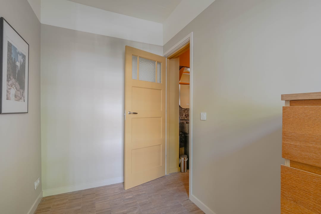 Stylish Renovated Ground Floor Apartment with Sunny South-Facing Garden in Oud Mathenesse — 22