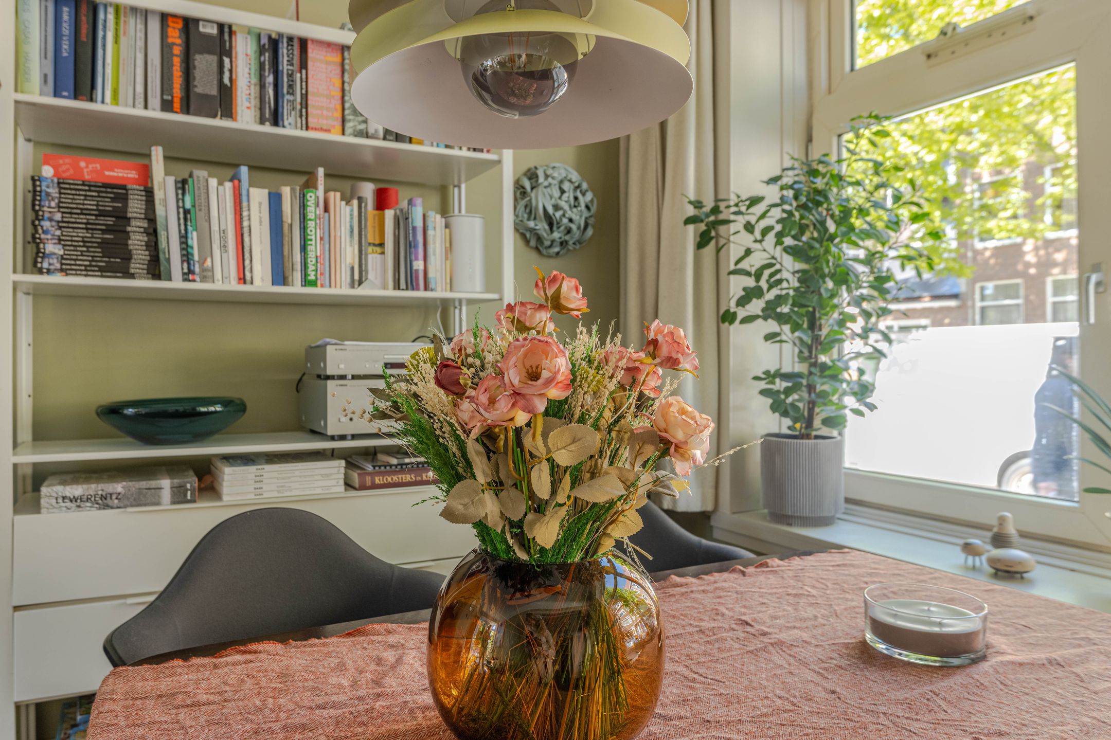 Stylish Renovated Ground Floor Apartment with Sunny South-Facing Garden in Oud Mathenesse — 12