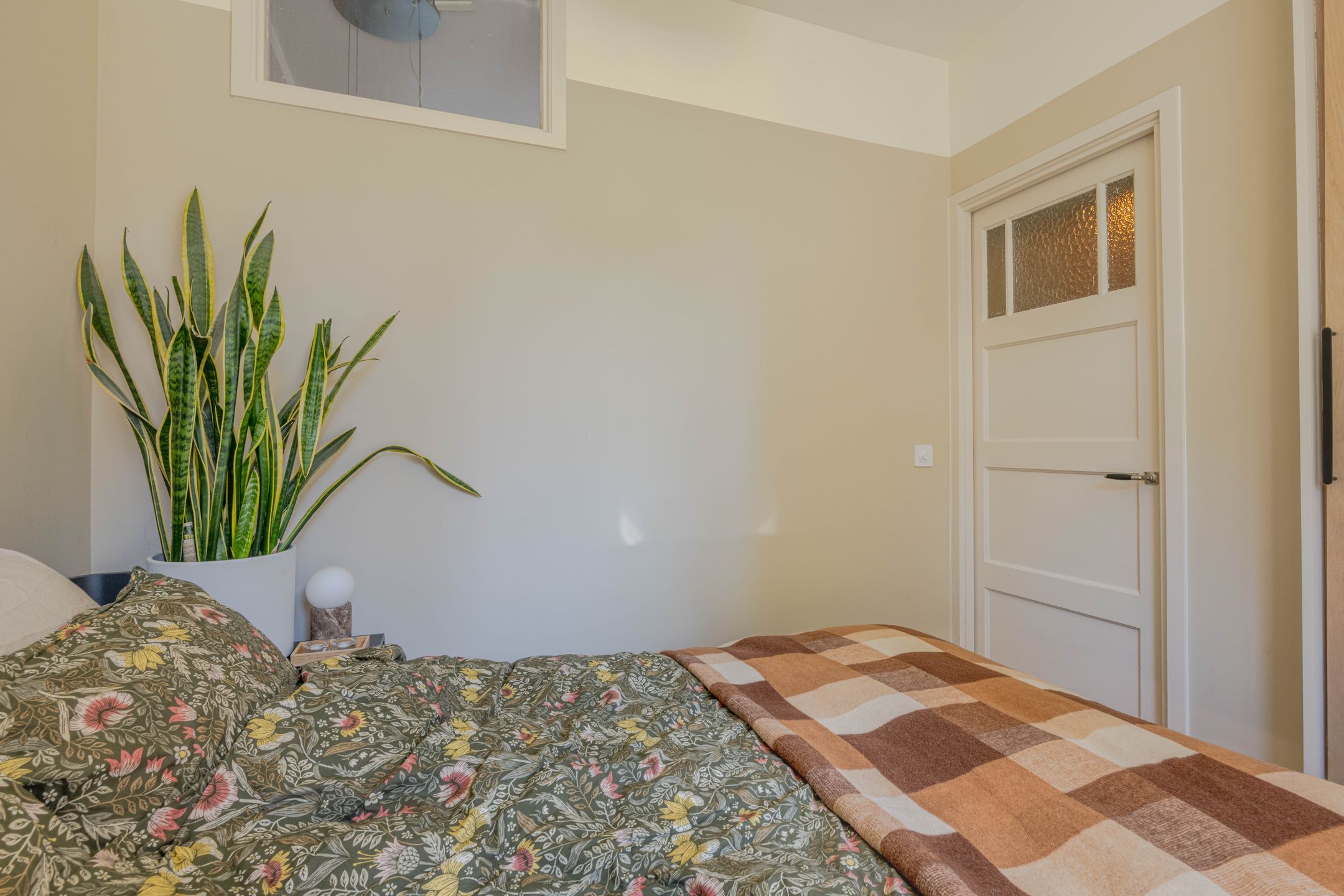 Stylish Renovated Ground Floor Apartment with Sunny South-Facing Garden in Oud Mathenesse — 18