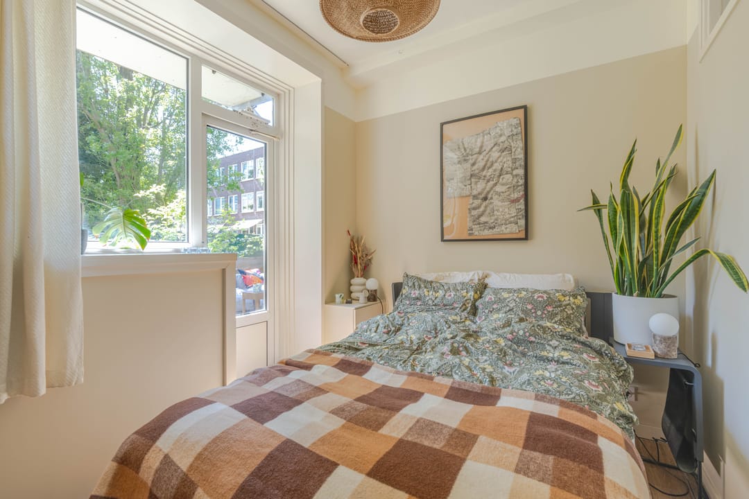 Stylish Renovated Ground Floor Apartment with Sunny South-Facing Garden in Oud Mathenesse — 17