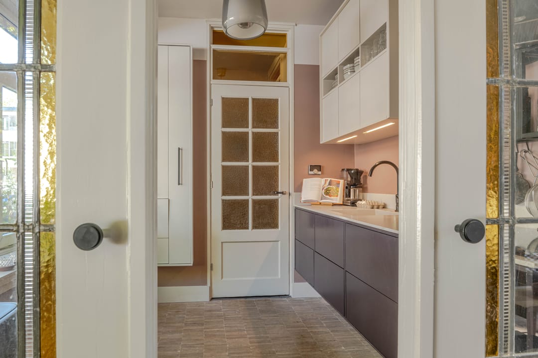 Stylish Renovated Ground Floor Apartment with Sunny South-Facing Garden in Oud Mathenesse — 13