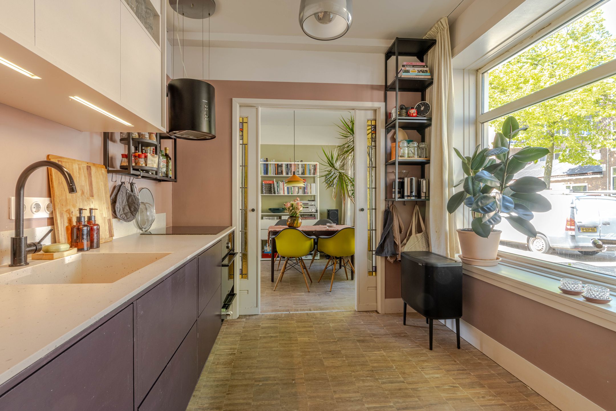 Stylish Renovated Ground Floor Apartment with Sunny South-Facing Garden in Oud Mathenesse — 15