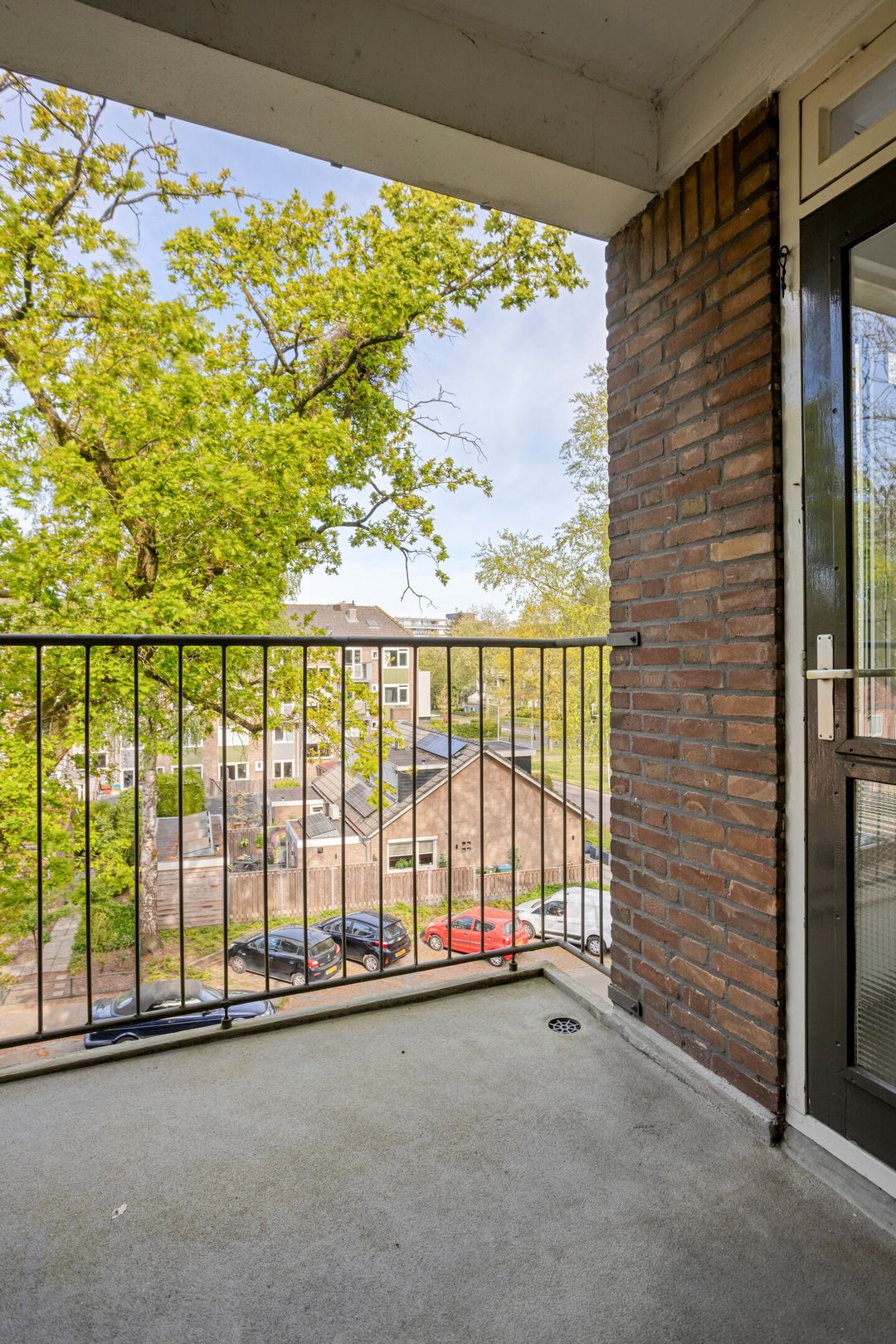 Spacious 3-room apartment with 2 balconies in wooded surroundings — 26