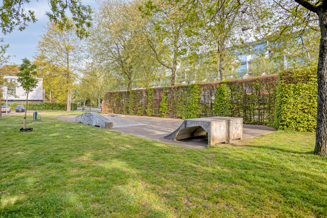 Spacious 3-room apartment with 2 balconies in wooded surroundings — 28