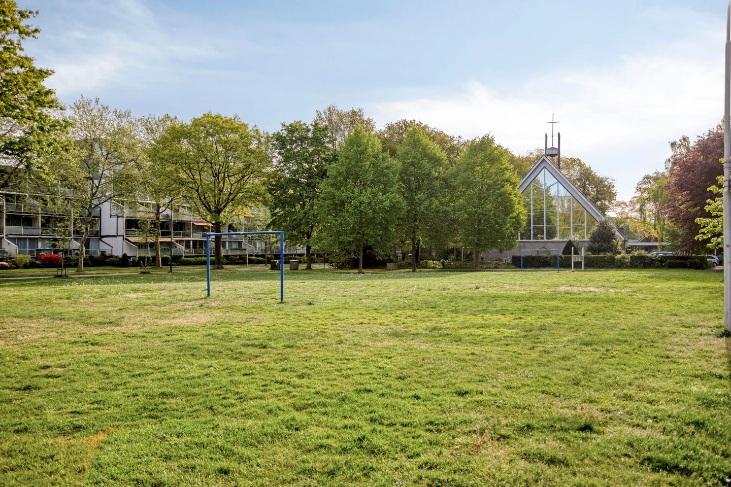 Spacious 3-room apartment with 2 balconies in wooded surroundings — 29