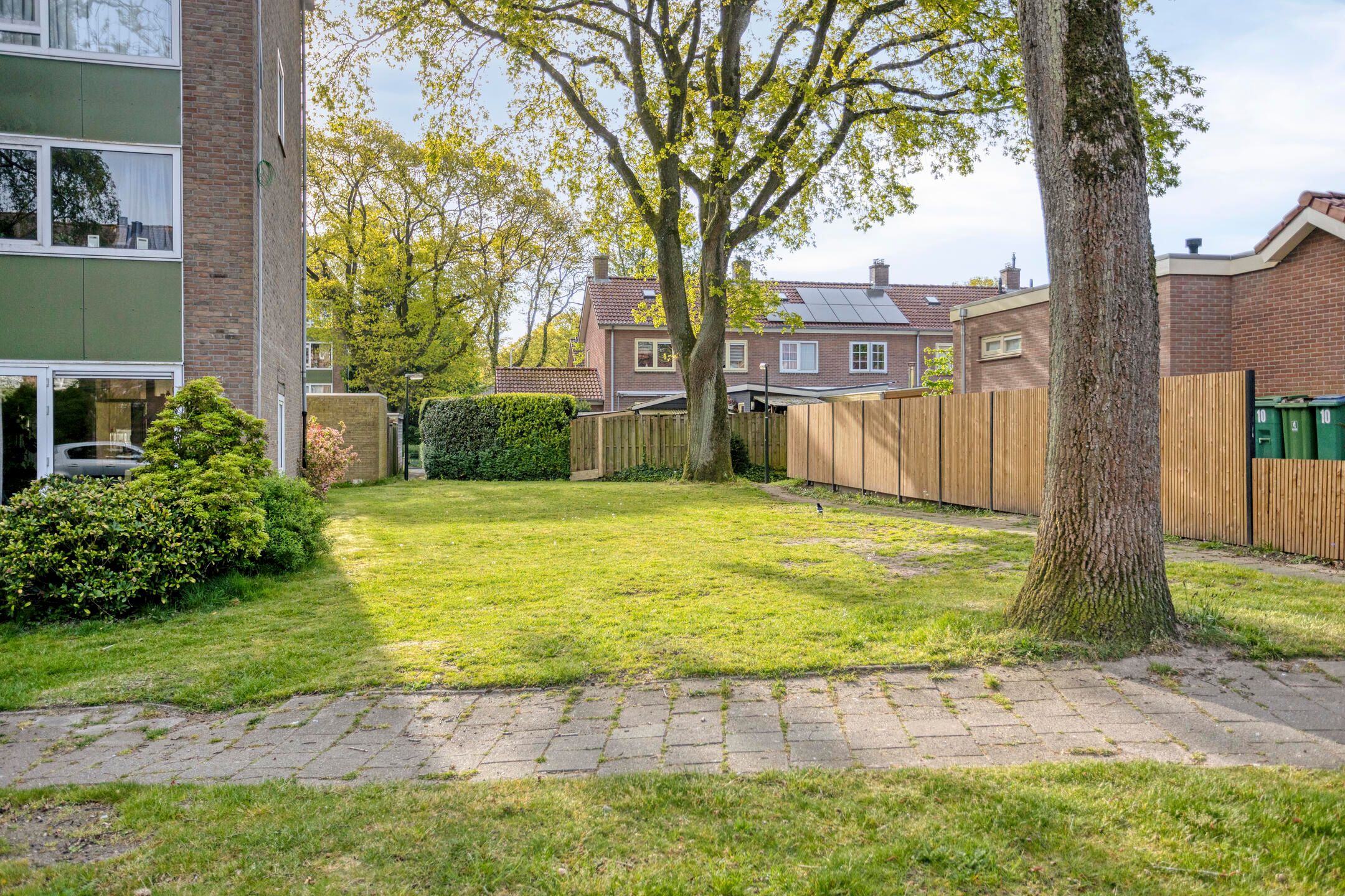 Spacious 3-room apartment with 2 balconies in wooded surroundings — 30