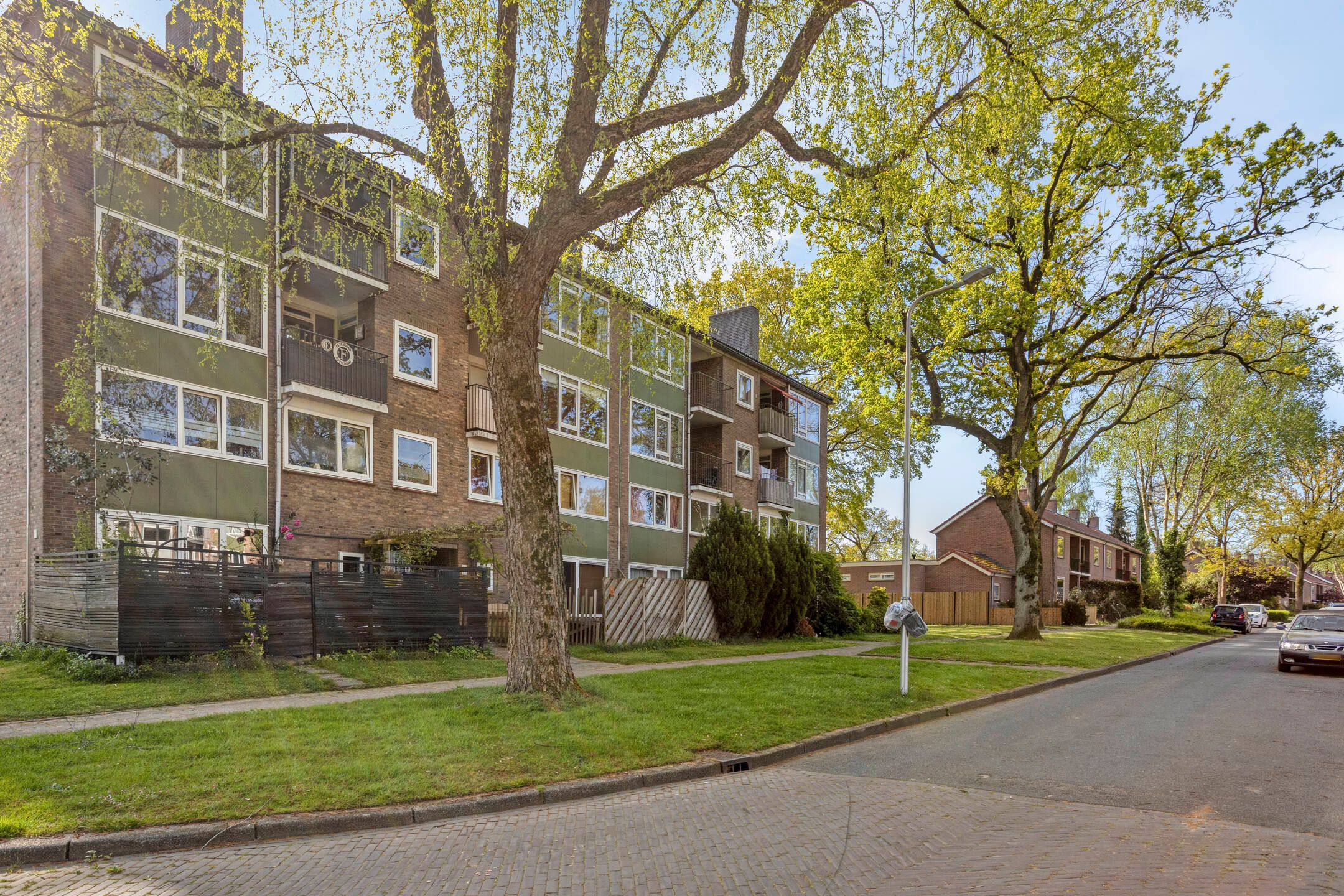 Spacious 3-room apartment with 2 balconies in wooded surroundings — 33