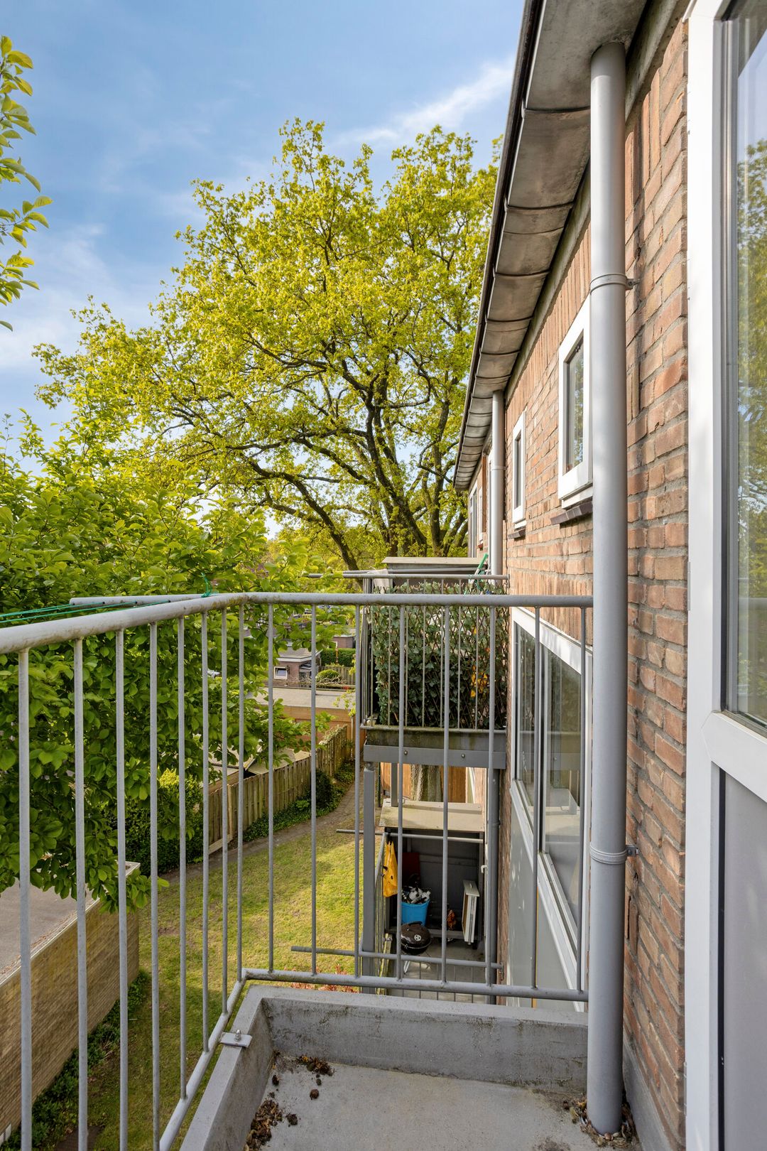 Spacious 3-room apartment with 2 balconies in wooded surroundings — 17