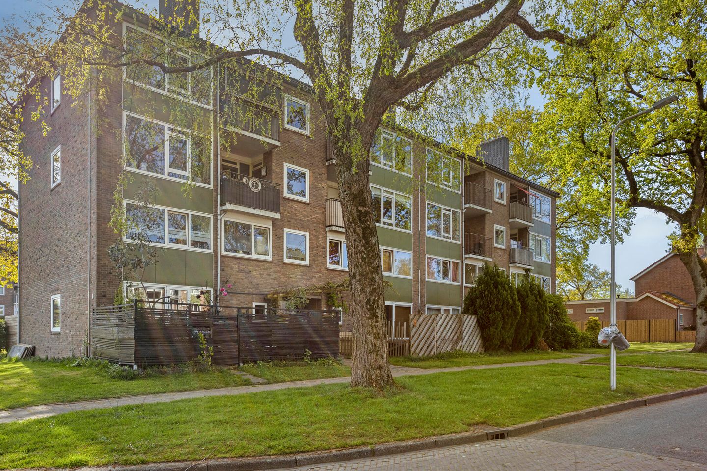 Spacious 3-room apartment with 2 balconies in wooded surroundings — 34