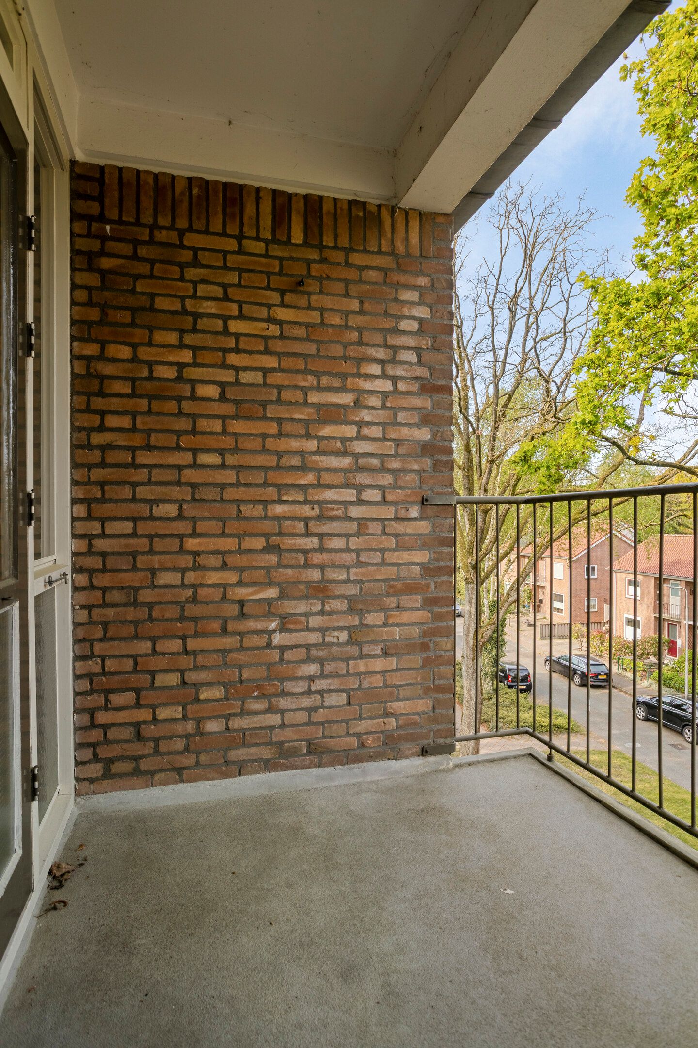 Spacious 3-room apartment with 2 balconies in wooded surroundings — 25