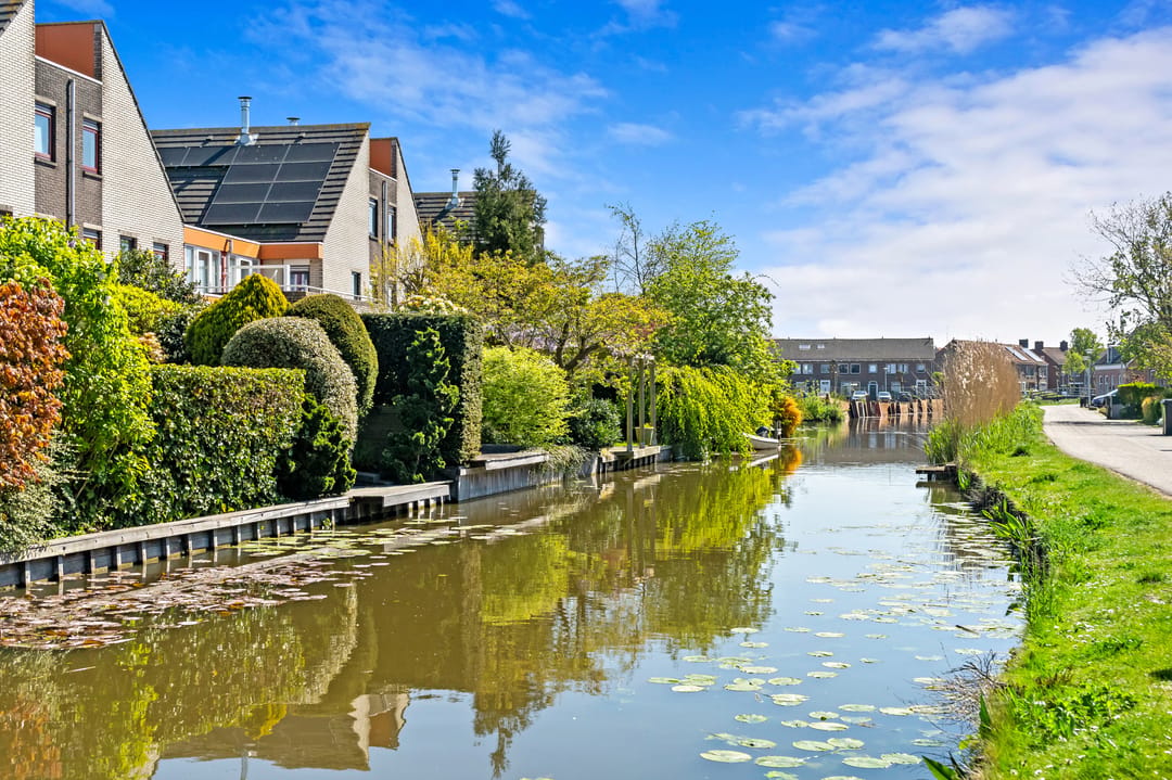 End Terraced Home with Water Views in Central Den Hoorn — 36