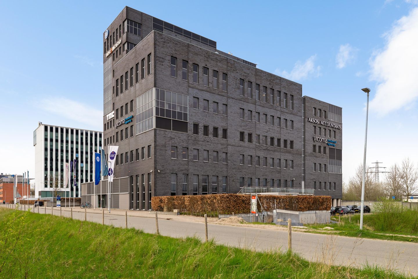 Bekijk foto 1 van Van Elmptstraat 16