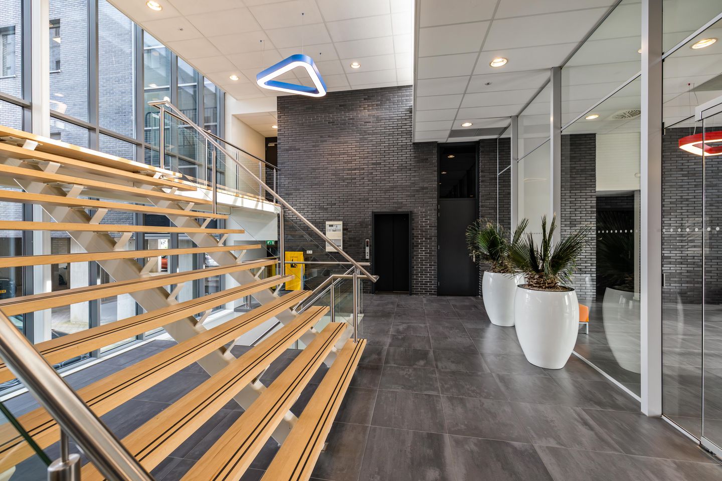 Bekijk foto 3 van Van Elmptstraat 16