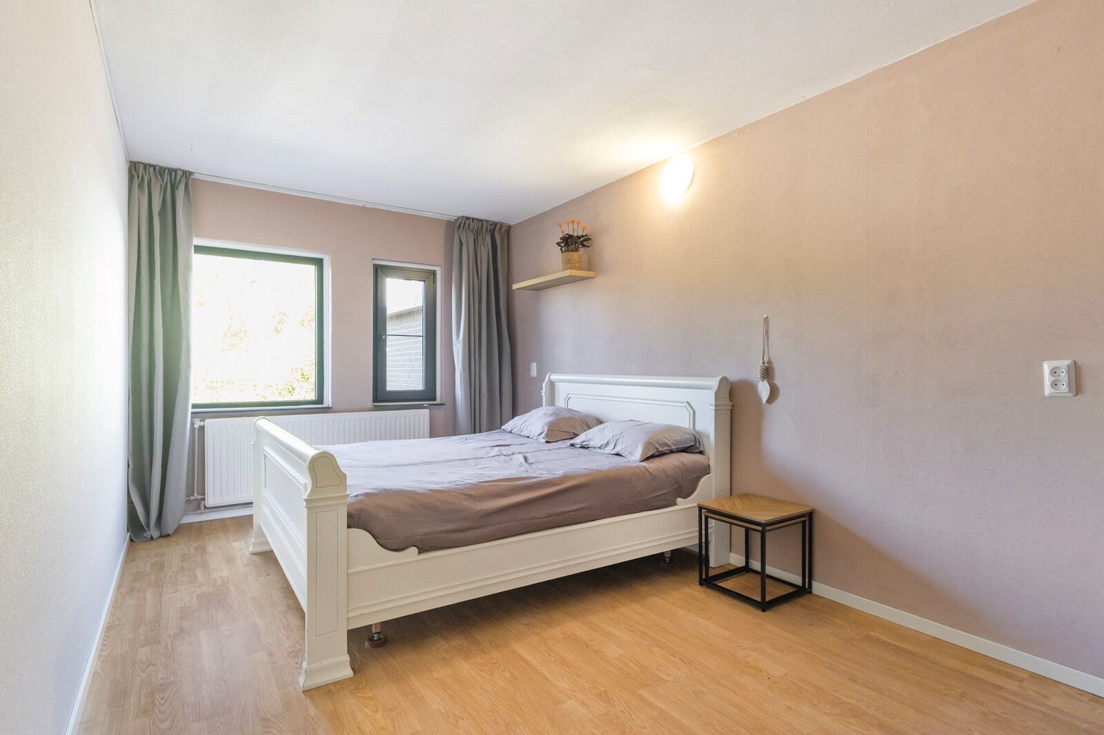 Spacious family home with free rear and sunny west-facing garden in Julianadorp — 15