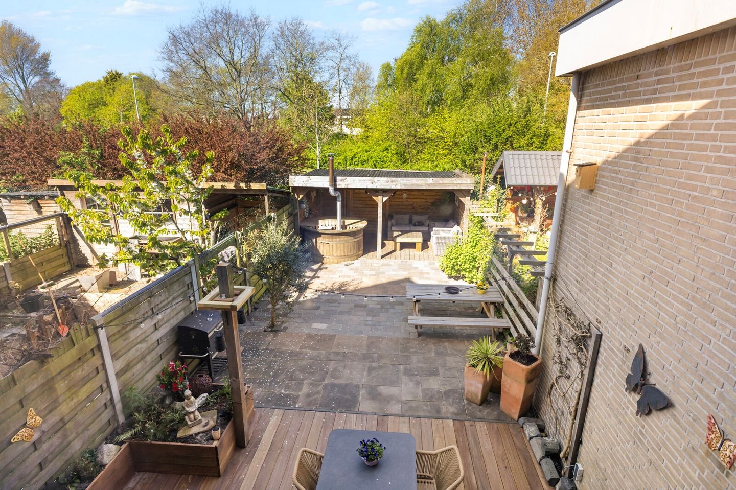 Spacious family home with free rear and sunny west-facing garden in Julianadorp — 29