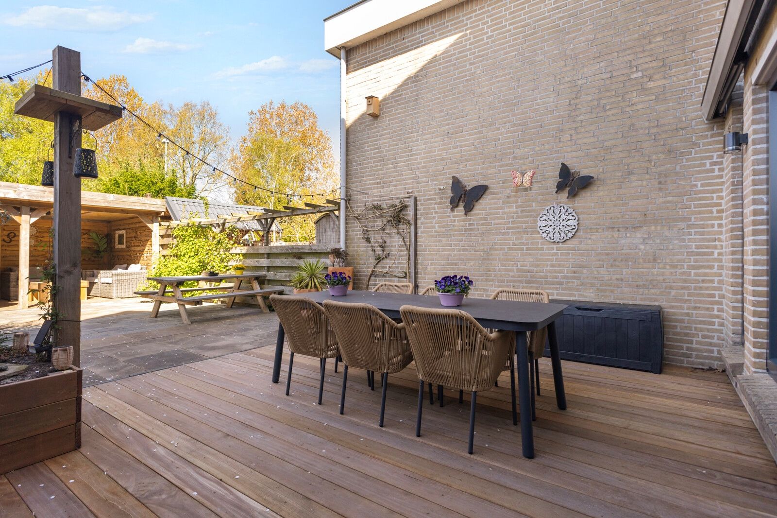 Spacious family home with free rear and sunny west-facing garden in Julianadorp — 30